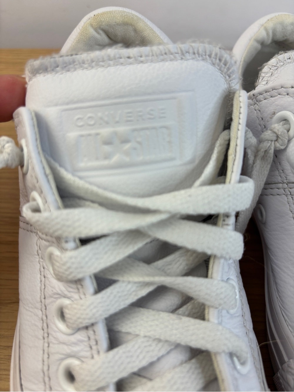 Classic Converse White Leather Low-Top Sneakers Woman’s 6.5 - Picture 2 of 10